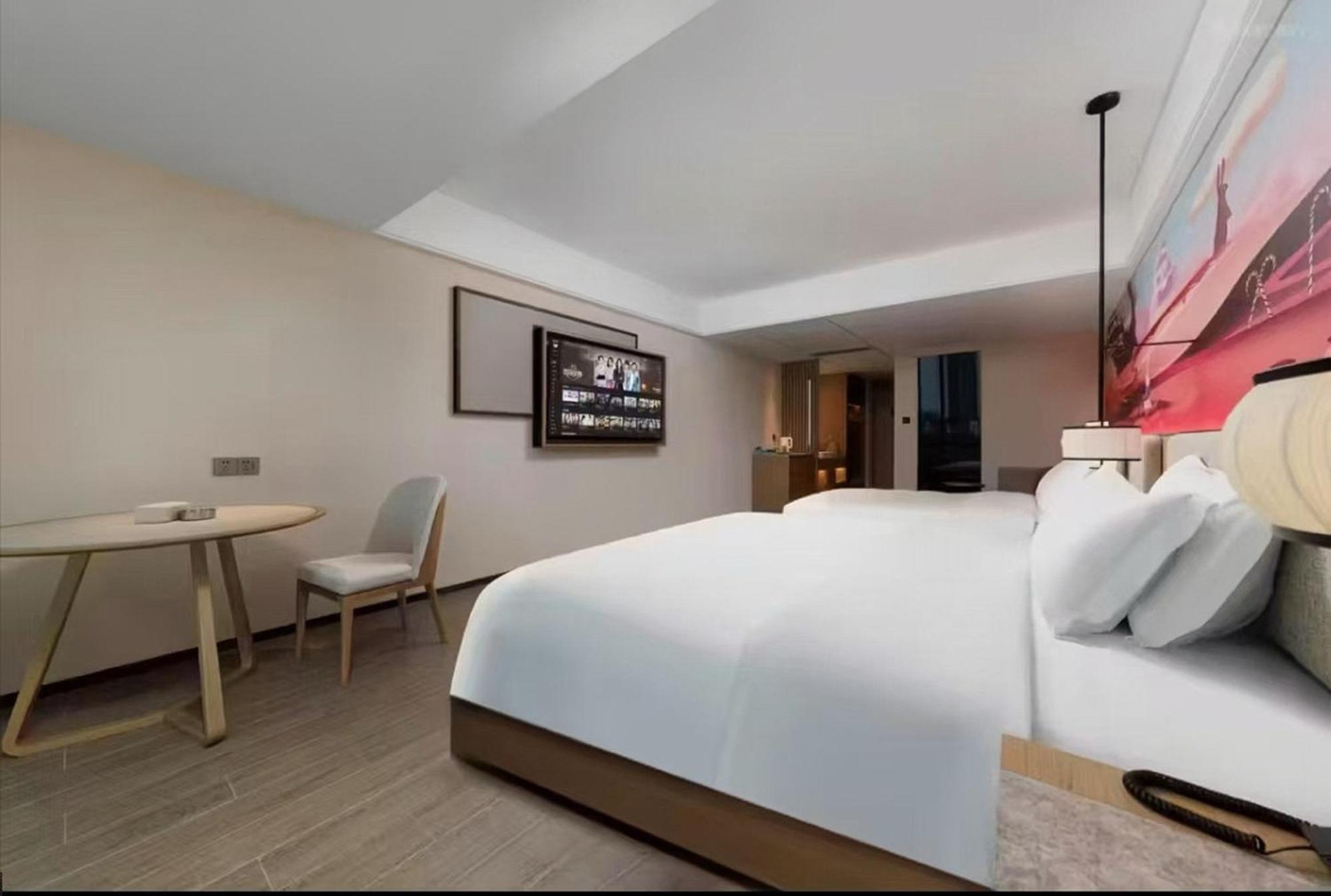Mehood Lestie International Hotel Nancun Wanbo Metro Station Branch - Free Shuttle Bus To Canton Fair Complex During Canton Fair Period & Free Breakfast & Free Afternoon Tea & Free Midnight Snack & Free Vpn Internet Access Luaran gambar