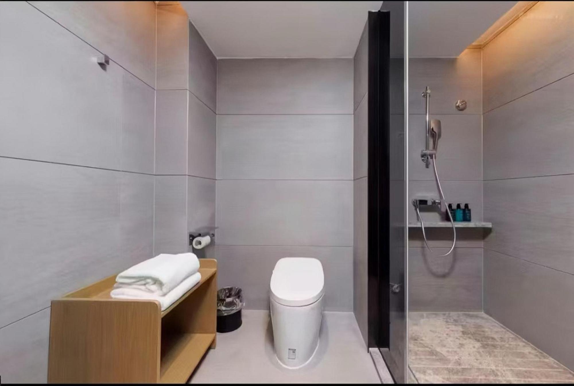 Mehood Lestie International Hotel Nancun Wanbo Metro Station Branch - Free Shuttle Bus To Canton Fair Complex During Canton Fair Period & Free Breakfast & Free Afternoon Tea & Free Midnight Snack & Free Vpn Internet Access Luaran gambar