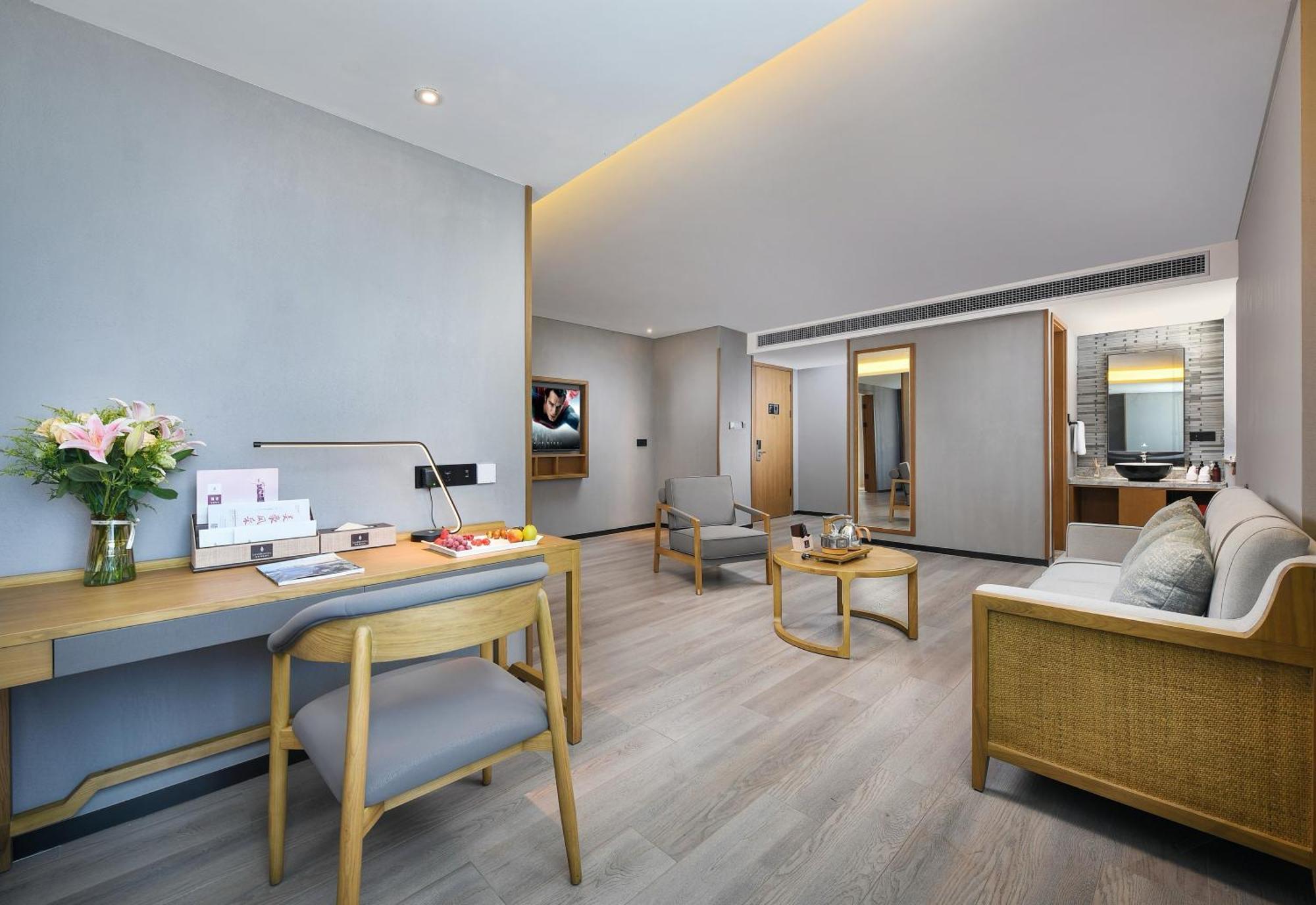 Mehood Lestie International Hotel Nancun Wanbo Metro Station Branch - Free Shuttle Bus To Canton Fair Complex During Canton Fair Period & Free Breakfast & Free Afternoon Tea & Free Midnight Snack & Free Vpn Internet Access Luaran gambar